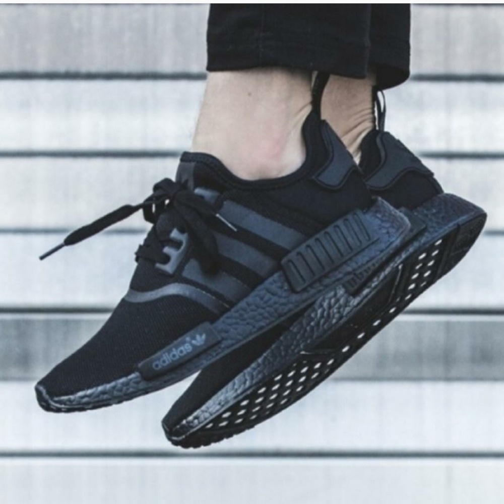 Black/White snickers